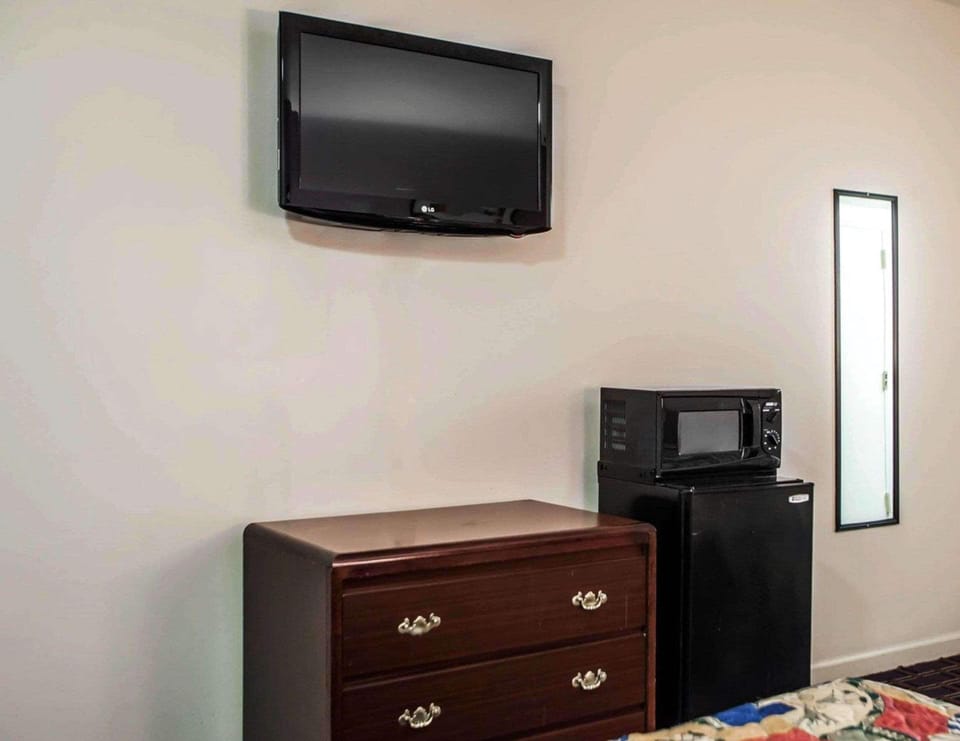 40-inch flat-screen TV with cable channels