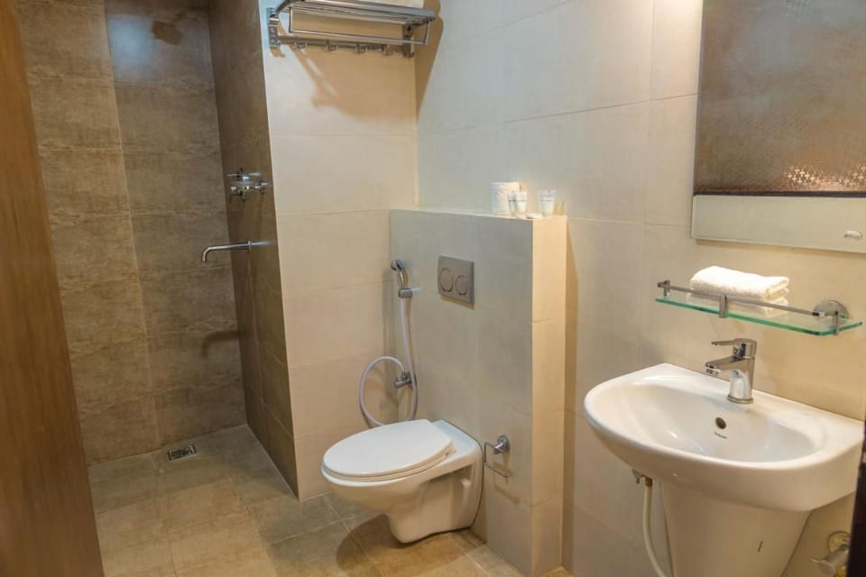 Deluxe Double or Twin Room | Bathroom | Slippers