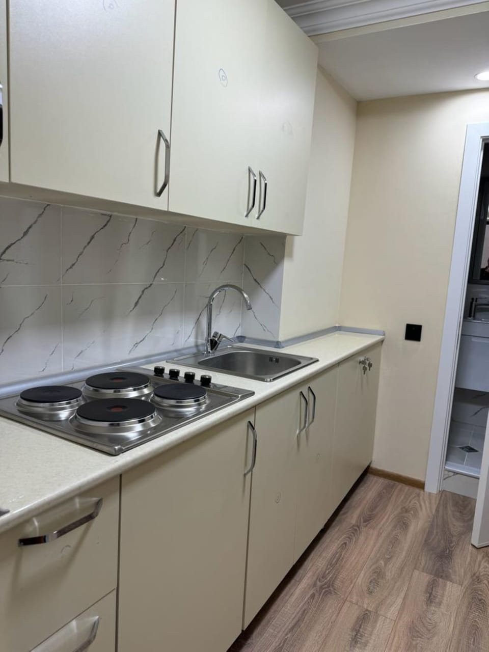 Apartment | Private kitchen | Microwave, electric kettle, freezer
