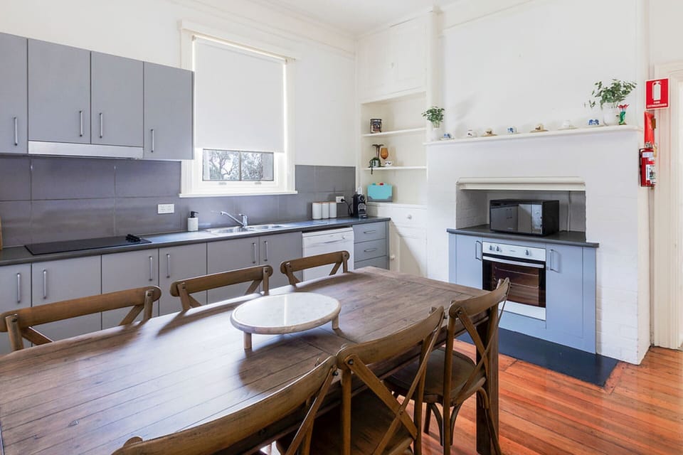 Assistant Lighthouse Keepers Quarters | Private kitchen | Full-size fridge, microwave, oven, stovetop