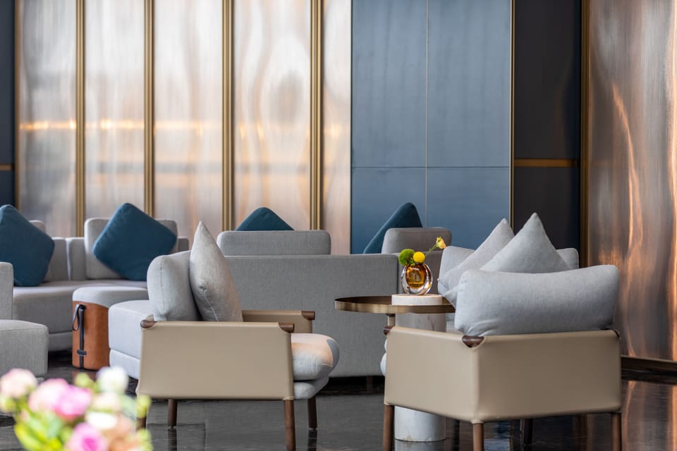 2 restaurants; breakfast, lunch, dinner, and brunch served