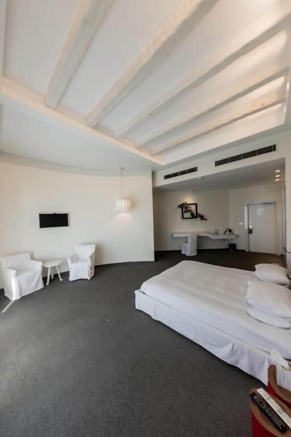 Family Room | Minibar, in-room safe, desk, laptop workspace