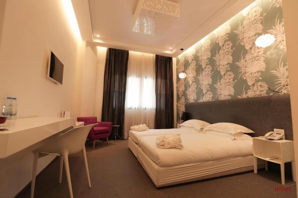 Superior Room | Minibar, in-room safe, desk, laptop workspace