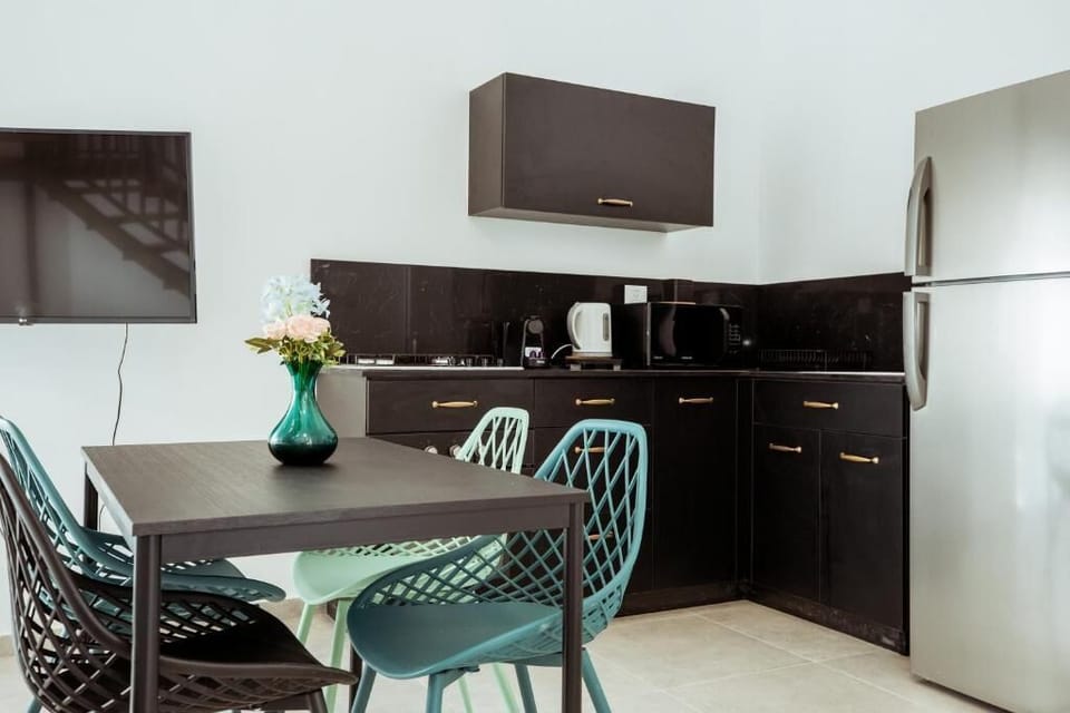 City Duplex | Private kitchen | Full-size fridge, oven, stovetop