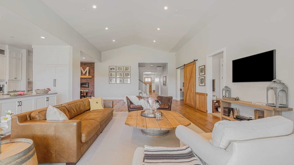 House (5 Bedrooms) | Interior