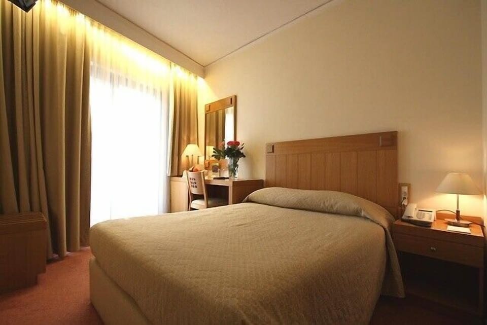 Minibar, in-room safe, desk, soundproofing