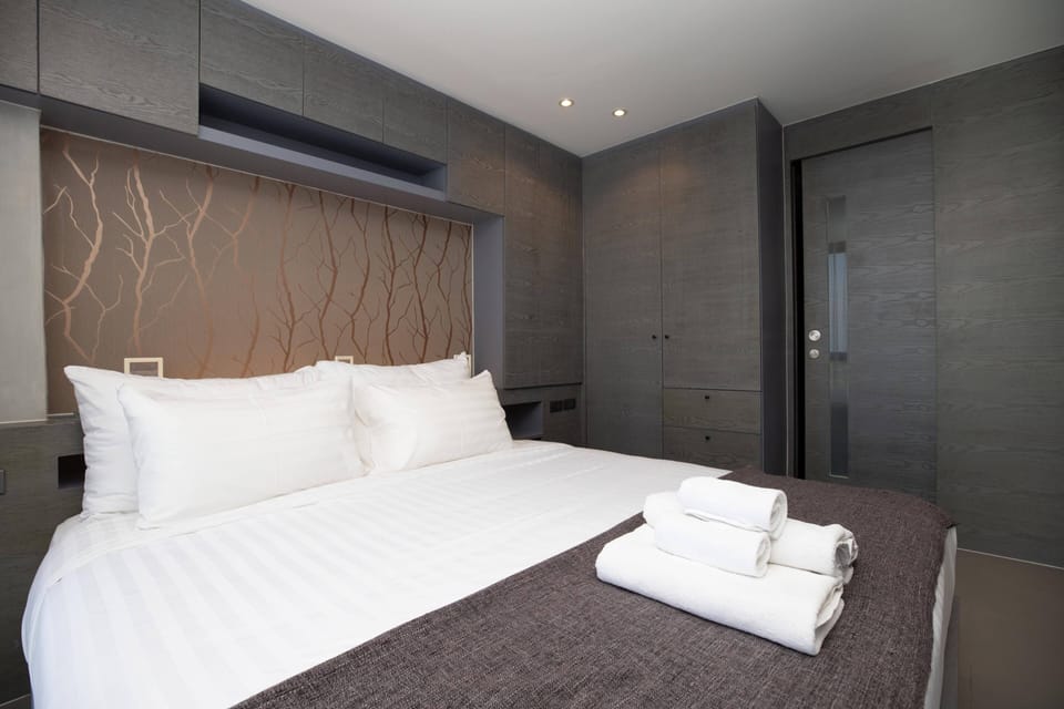 Exclusive Condo | Wardrobe