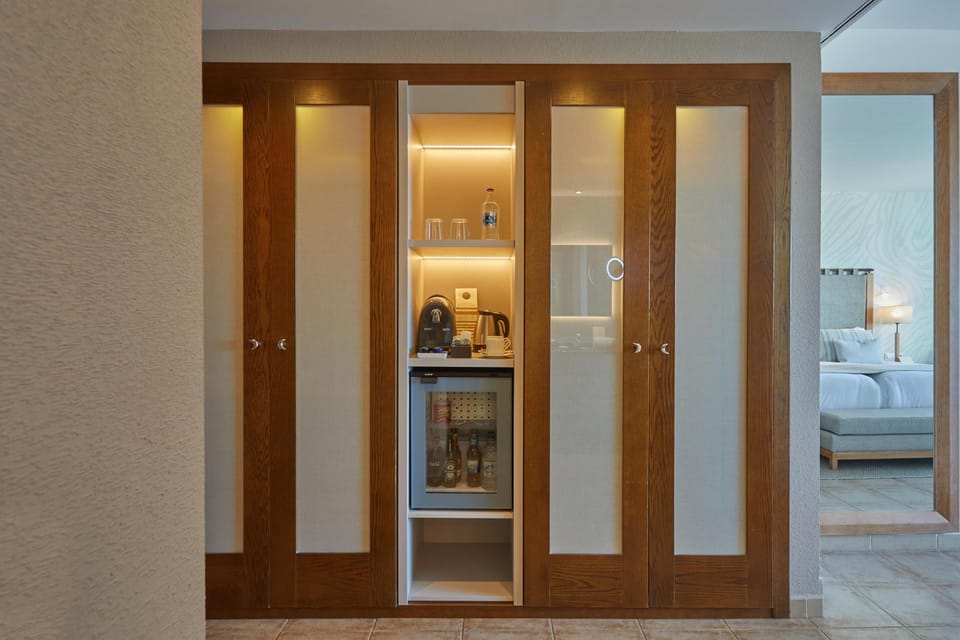 In-room safe, desk, laptop workspace, blackout drapes