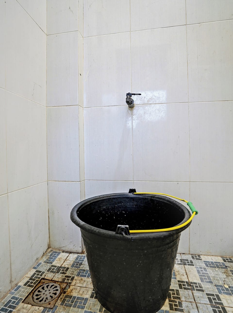 Basic Double Room | Bathroom | Shower, towels