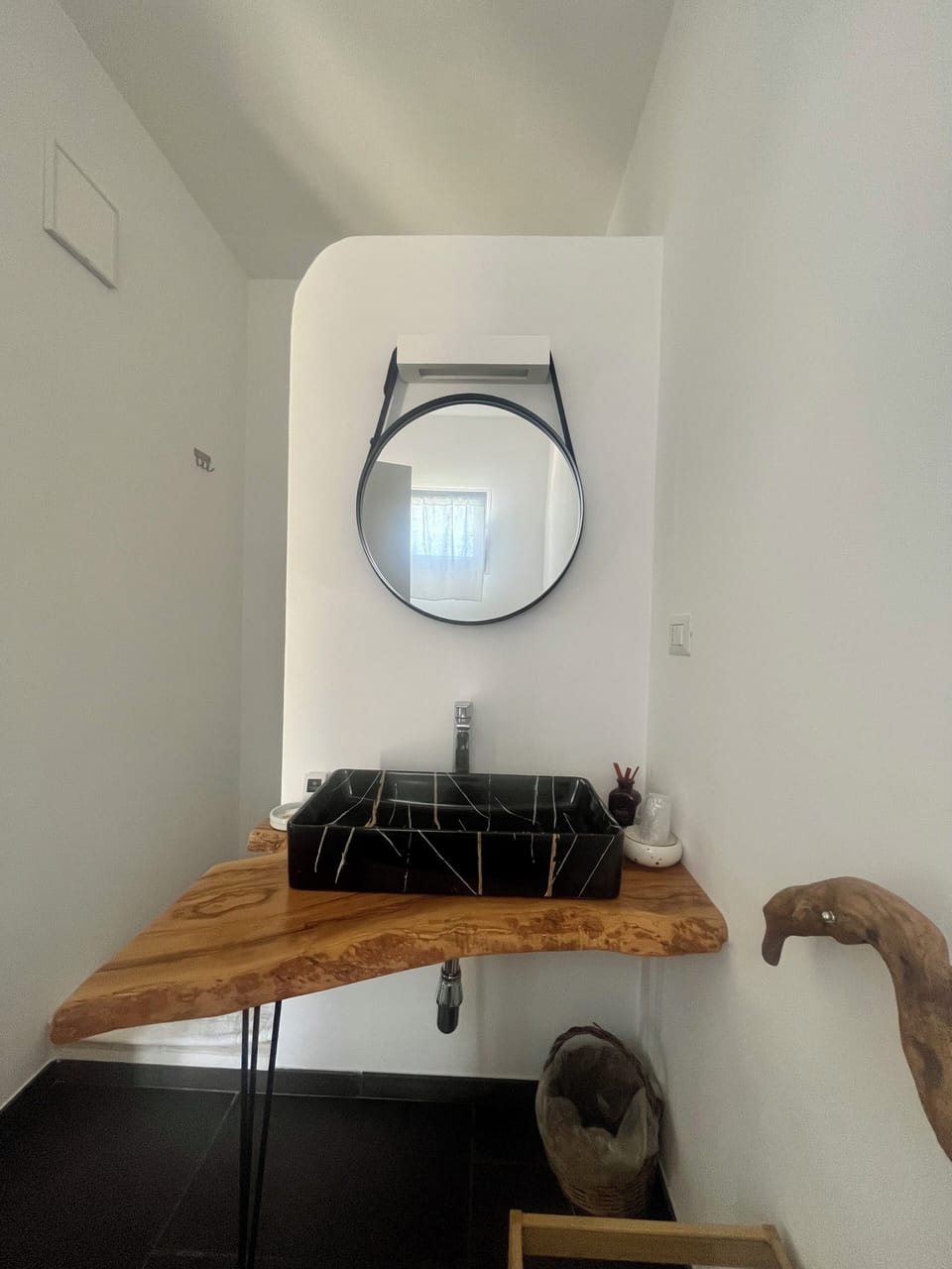 Triple Room (7) | Bathroom | Free toiletries, hair dryer, slippers, bidet