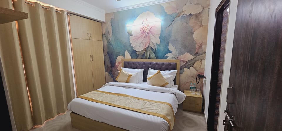 Blackout drapes, iron/ironing board, free WiFi