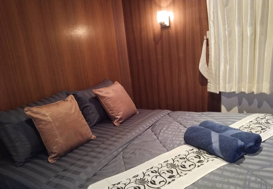 Comfort Villa, 1 Queen Bed, Non Smoking, Garden View | Premium bedding, desk, iron/ironing board (on request), WiFi (free)