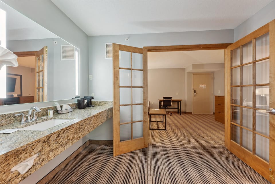 Suite, 1 Bedroom, Non Smoking | Desk, iron/ironing board, cribs/infant beds, rollaway beds