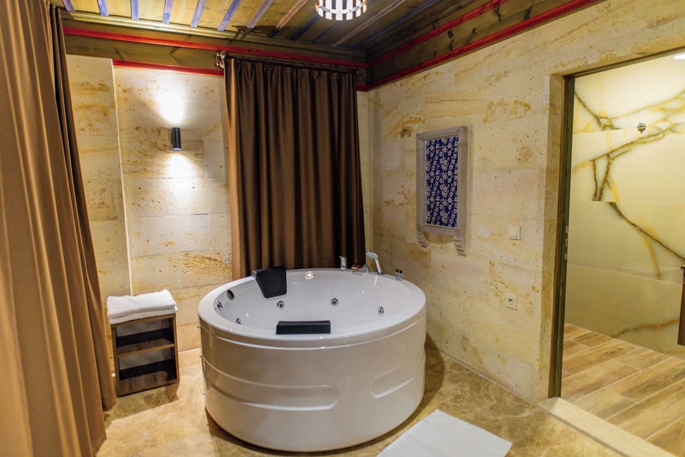 Junior Room | Egyptian cotton sheets, premium bedding, minibar, laptop workspace