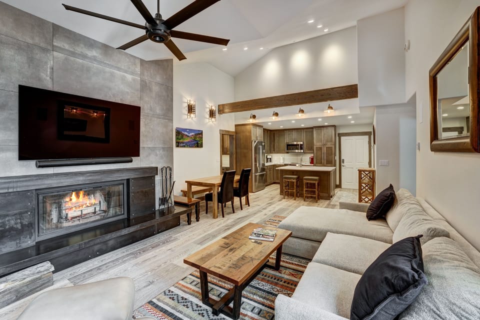 Condo, 2 Bedrooms | Living area | Smart TV