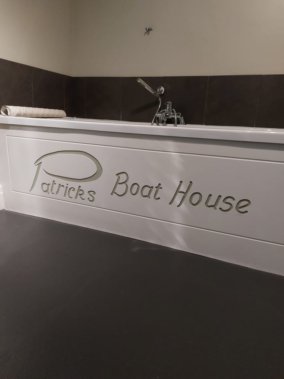 Executive Double or Twin Room (5 B) | Bathroom | Free toiletries, hair dryer, bathrobes