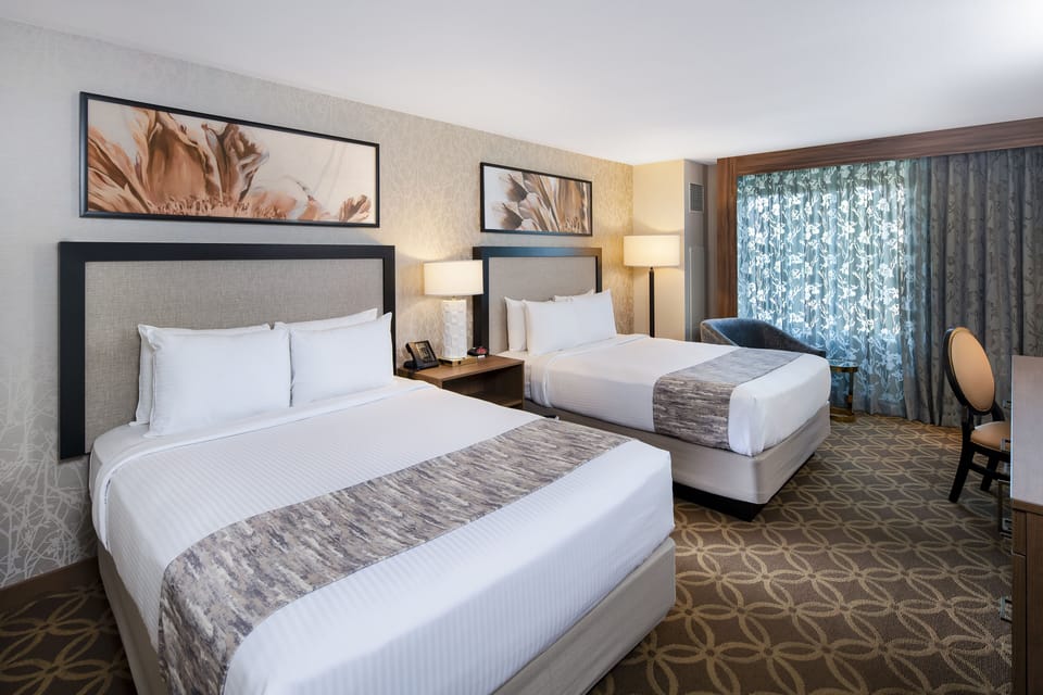 Premium bedding, desk, iron/ironing board, WiFi (free)