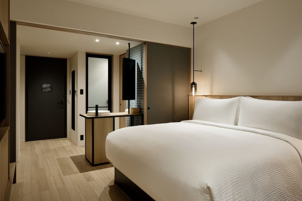 Standard Room, 1 King Bed | Down comforters, in-room safe, blackout drapes, WiFi (free)