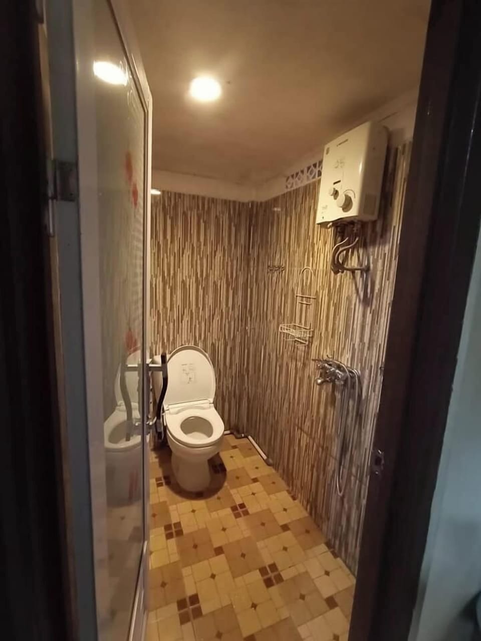 Superior Double or Twin Room | Bathroom | Shower, towels