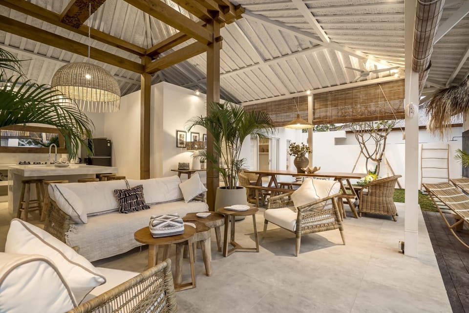 Deluxe Villa, 5 Bedrooms, Private Pool, Pool View | Living room | 32-inch Smart TV with digital channels