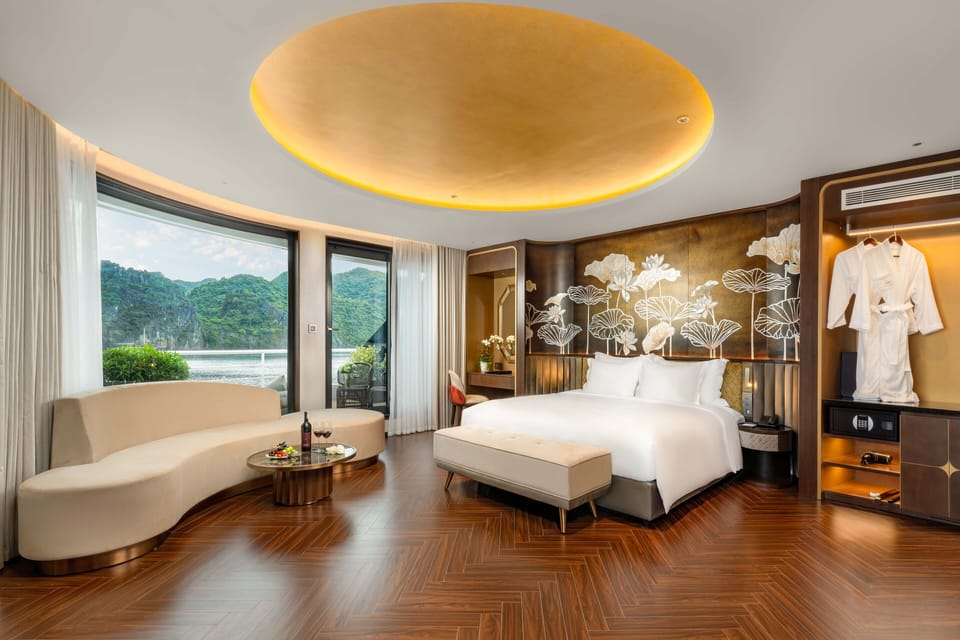Royal Suite, Bay View | Minibar, in-room safe, desk, laptop workspace