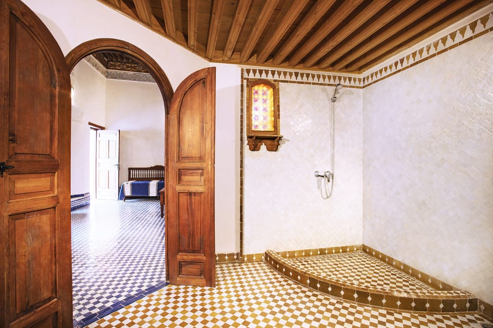 Family Quadruple Room | Bathroom | Hair dryer (on request), towels, soap, shampoo