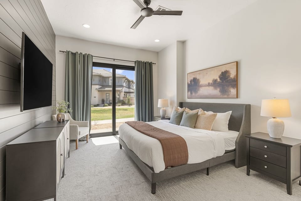 Paradise Shores 8 Bedroom Home House in St George