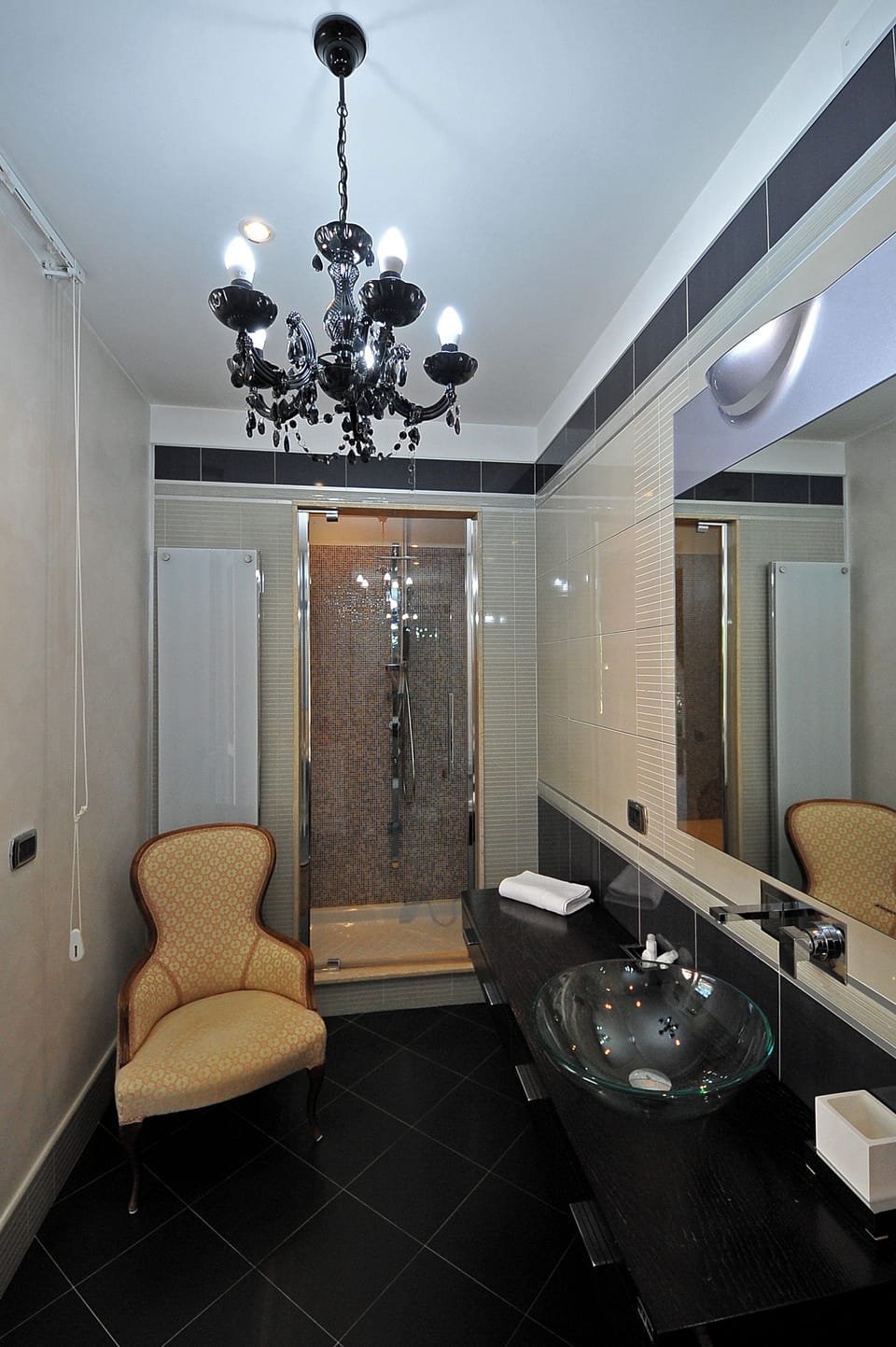 Luxury Quadruple Room | Bathroom | Shower, hair dryer, bidet, towels