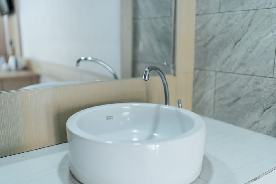 Bathroom sink