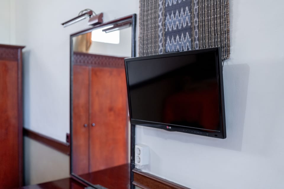 Standard Room | Television