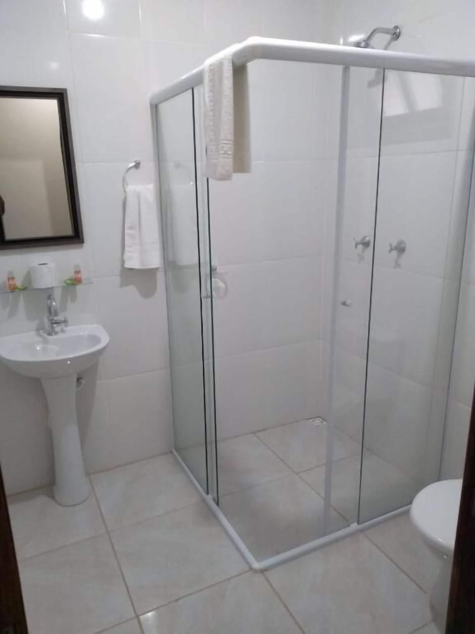 Shower, free toiletries, towels