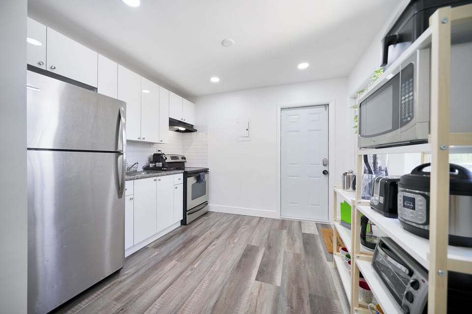 Comfort Apartment | Private kitchen | Full-size fridge, microwave, oven, stovetop