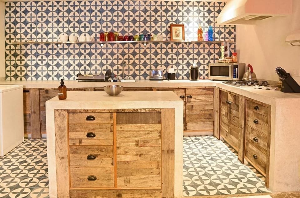 Canela 1 Ramona | Private kitchen | Espresso maker, dining tables