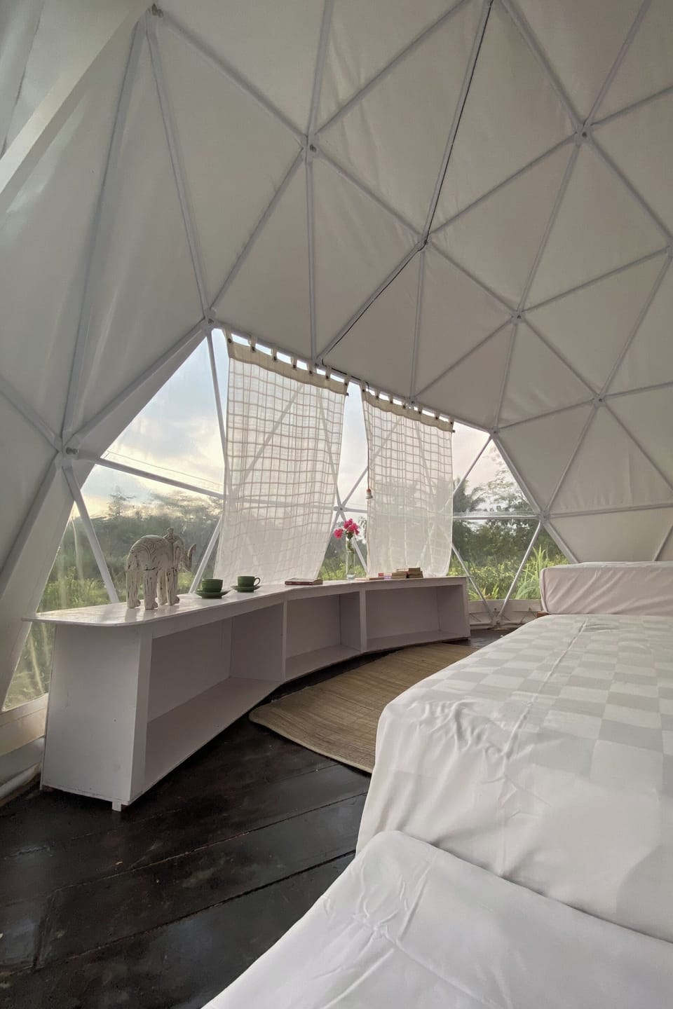 Family Tent | Desk, free WiFi, bed sheets
