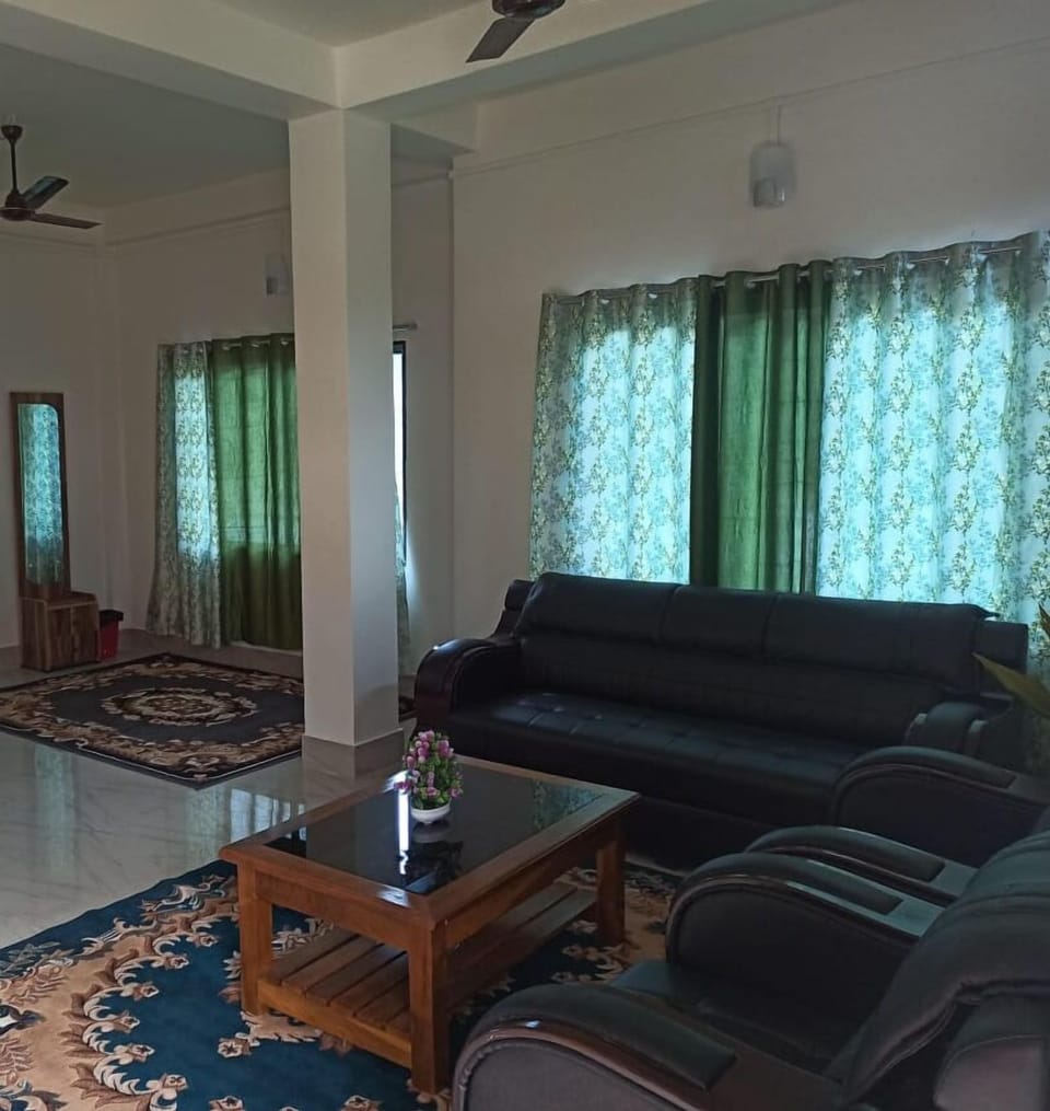 Executive Room | Desk, soundproofing, bed sheets