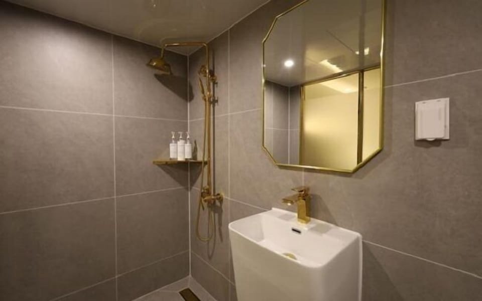 Separate tub and shower, free toiletries, hair dryer, bathrobes