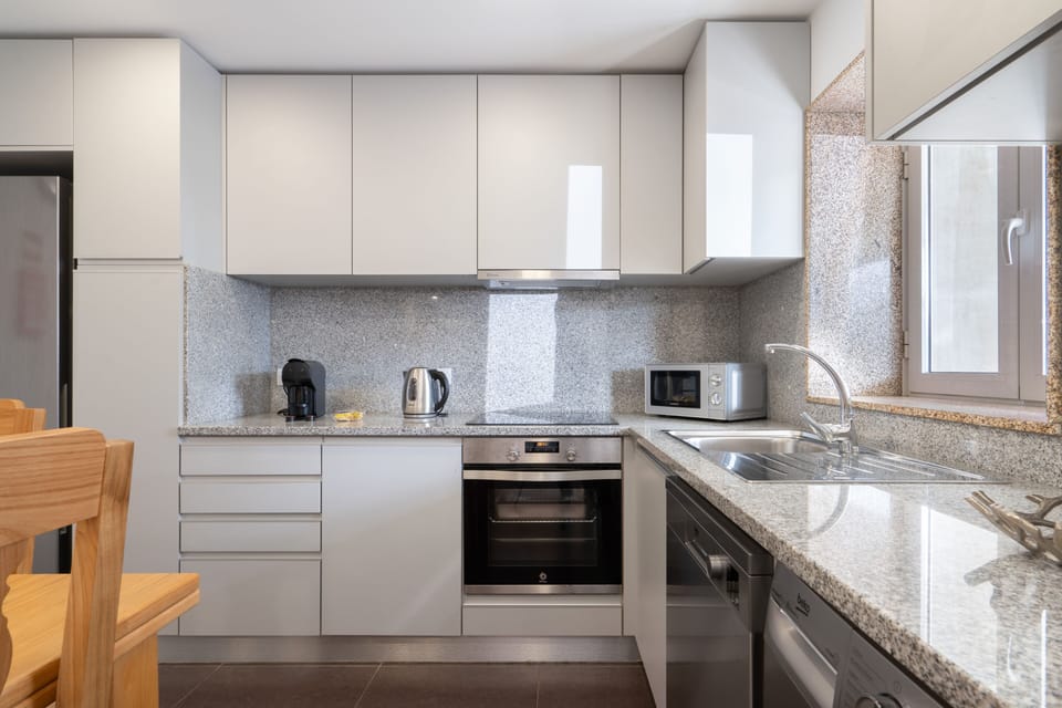 Family House | Private kitchen | Full-size fridge, microwave, oven, stovetop