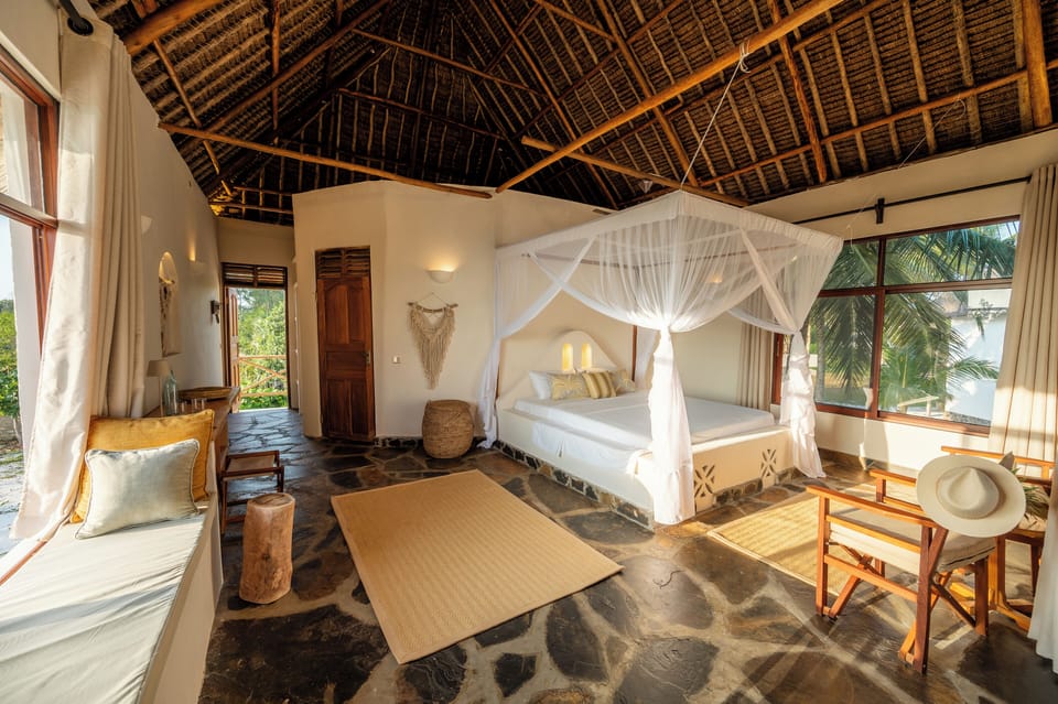 Deluxe Double Room | Laptop workspace, blackout drapes, bed sheets