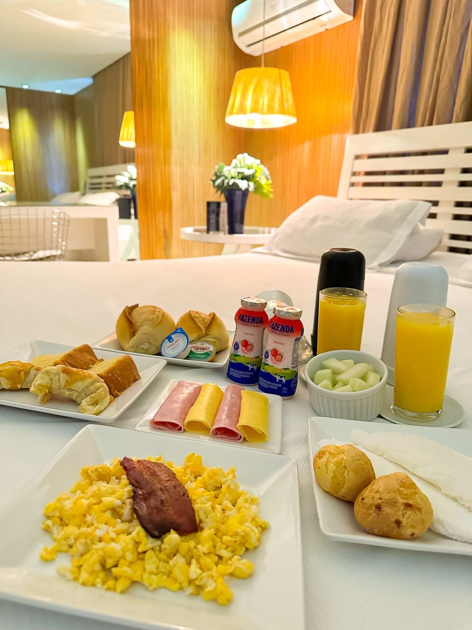 Free continental breakfast on weekdays