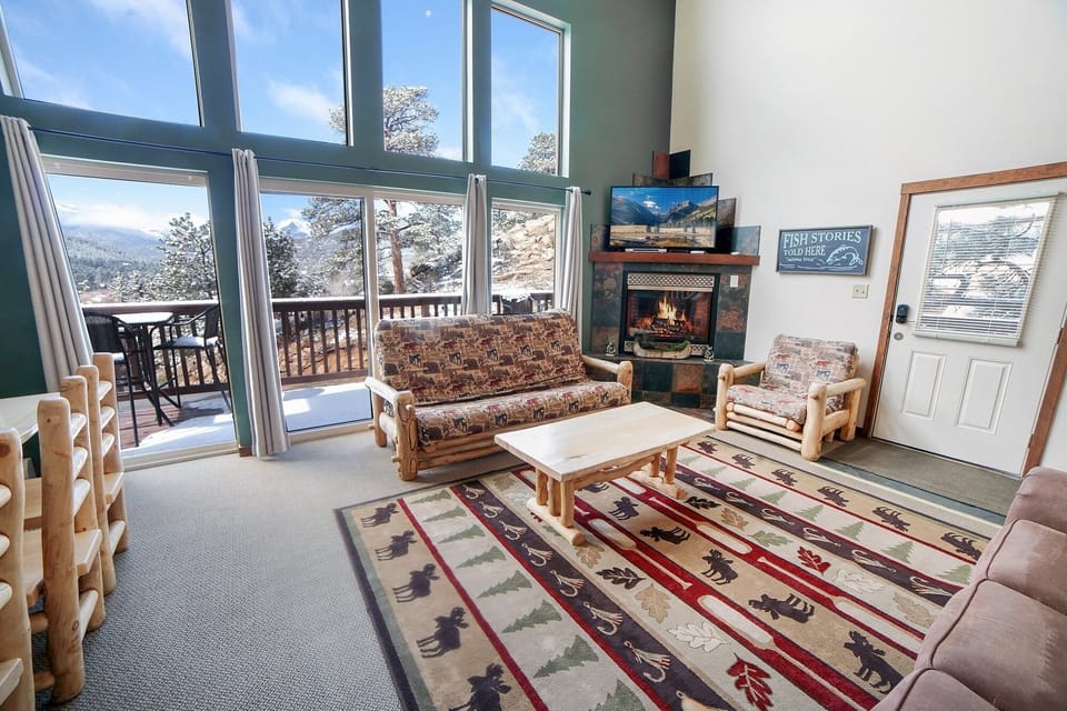 Cabin, 2 Bedrooms | Living area