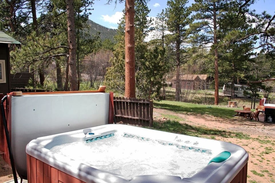 Cabin, 2 Bedrooms | Outdoor spa tub