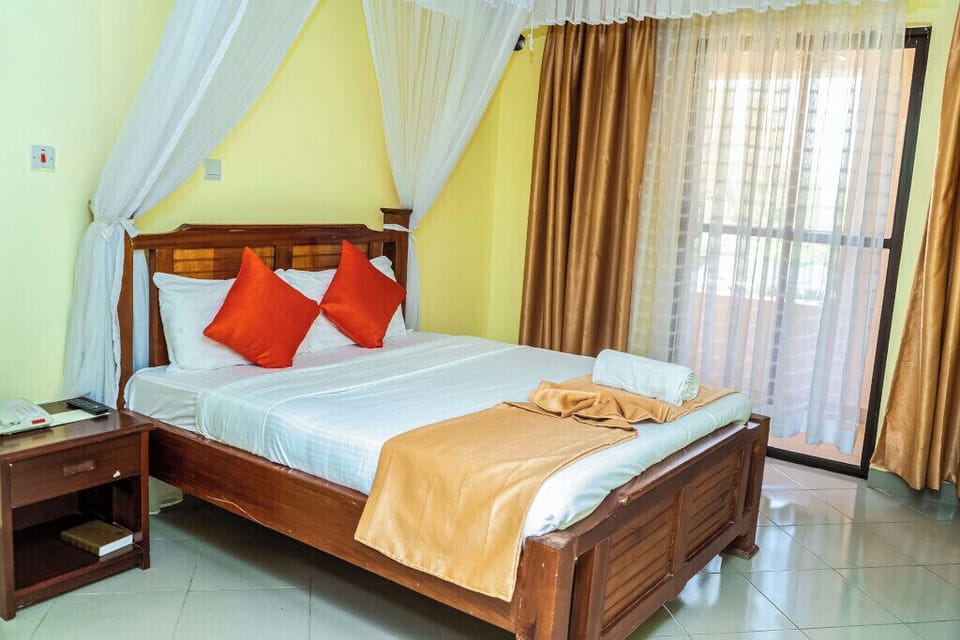 Deluxe Double Room | Desk, laptop workspace, free WiFi, bed sheets