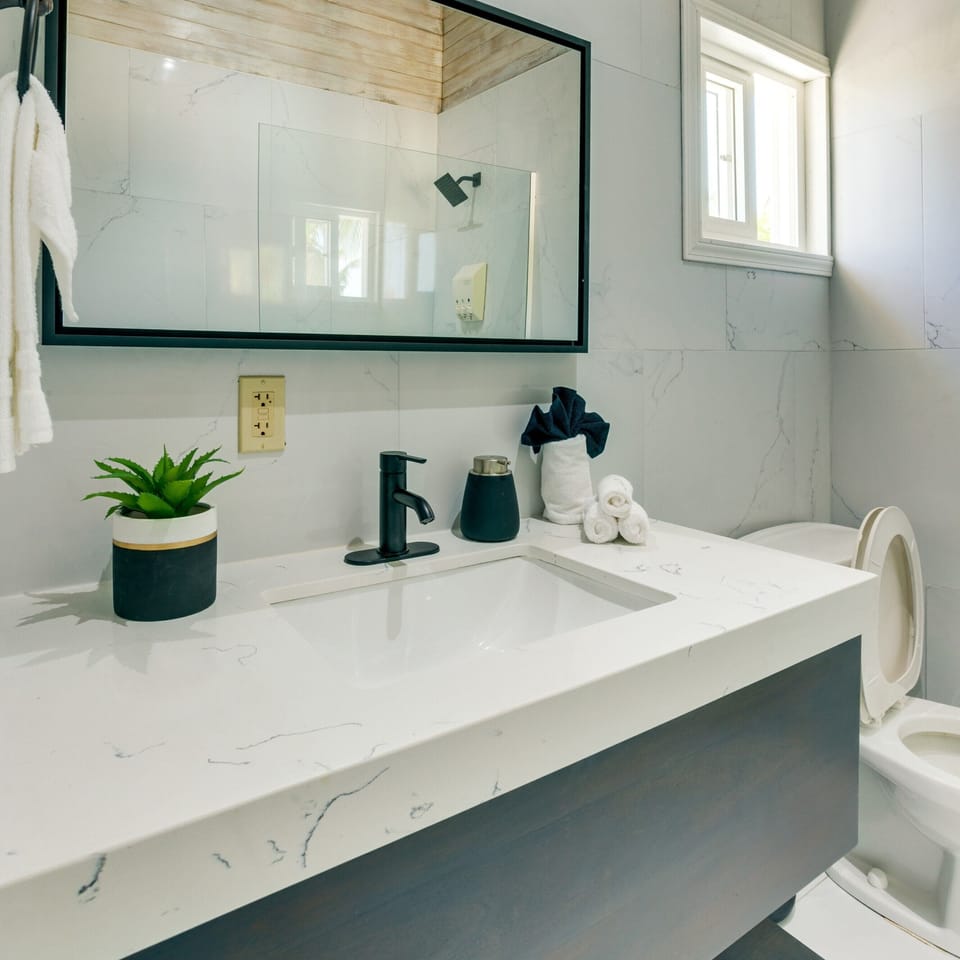 Shower, free toiletries, hair dryer, towels