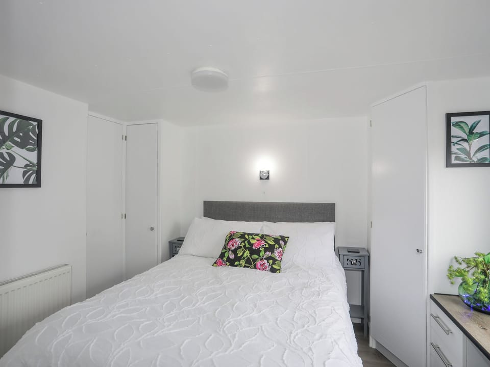 2 bedrooms, individually decorated, individually furnished, free WiFi
