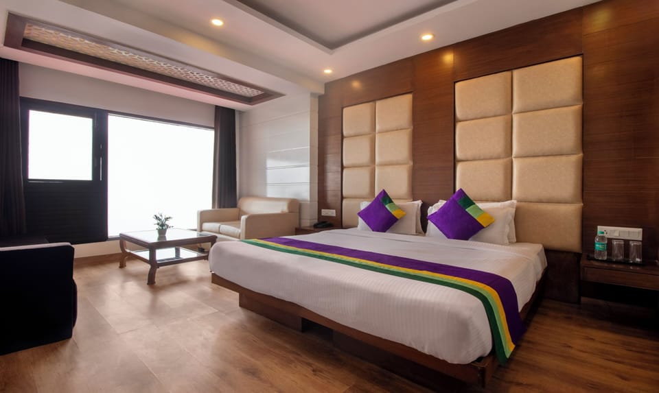 In-room safe, desk, iron/ironing board, bed sheets