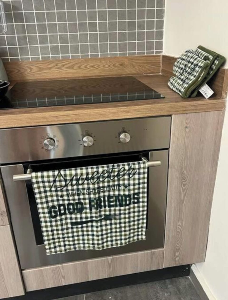 Luxury Apartment | Private kitchen | Full-size fridge, microwave, oven, toaster