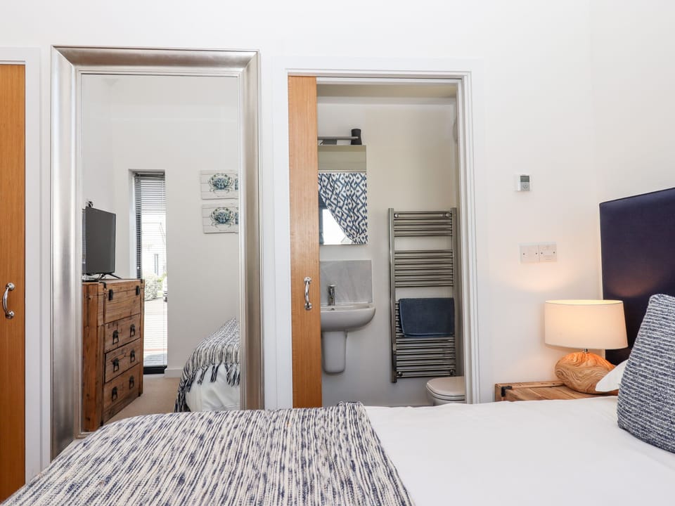 Cottage | 5 bedrooms, individually decorated, individually furnished, free WiFi