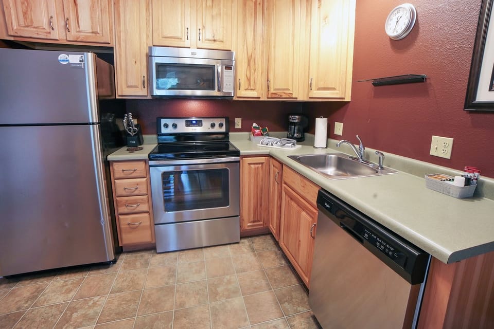 Condo, 1 Bedroom | Private kitchen | Coffee/tea maker, fridge, oven, toaster