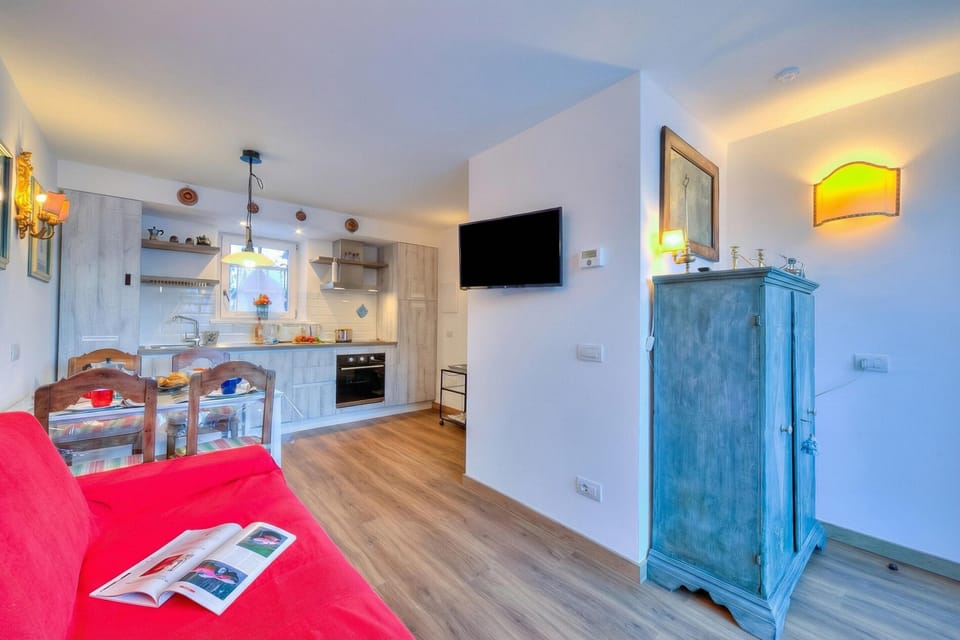 Family Apartment, Multiple Bedrooms (Chalet Charmant) | Living area | 21-inch flat-screen TV with satellite channels