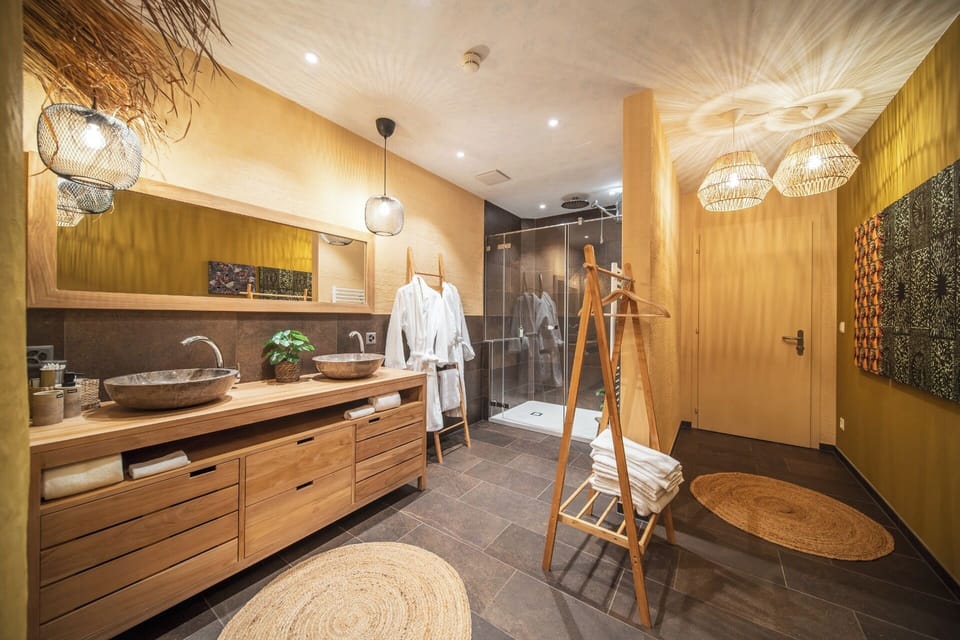 Suite, Sauna (Massai Lodge) | Bathroom | Separate tub and shower, jetted tub, bathrobes, slippers